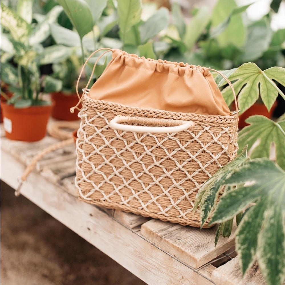 Diamond Weave Straw Bag - Picture 6 of 10